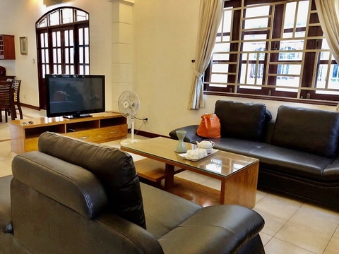 cho thuê villa quận 2, đường nguyễn văn hưởng giá cho thuê:2000$/tháng