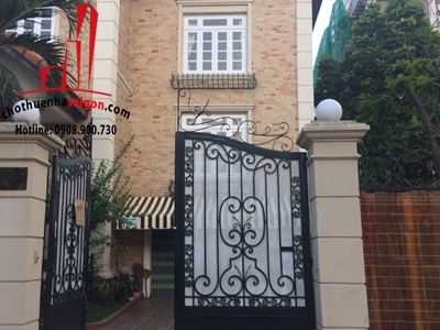 biệt thự nguyên căn khu comboud đường nguyễn văn hưởng quận 2, giá cho thuê:5500$/tháng
