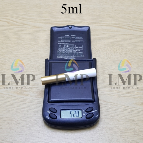 Cây eyeliner thân trắng nắp xi 5ml