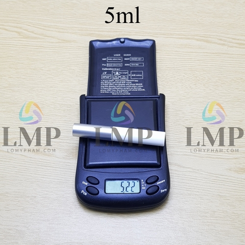 Cây eyeliner thân trắng nắp xi 5ml