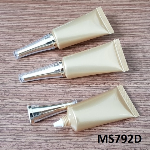 Tuýp vàng nhũ nắp kiểu D 23g