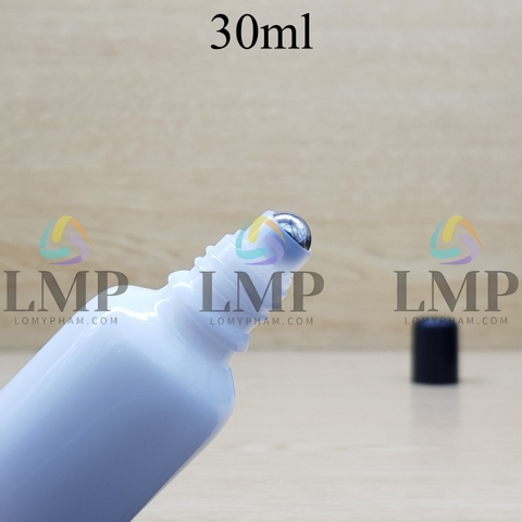 Chai tinh dầu nắp đen đầu bi lăn sắt 30ml