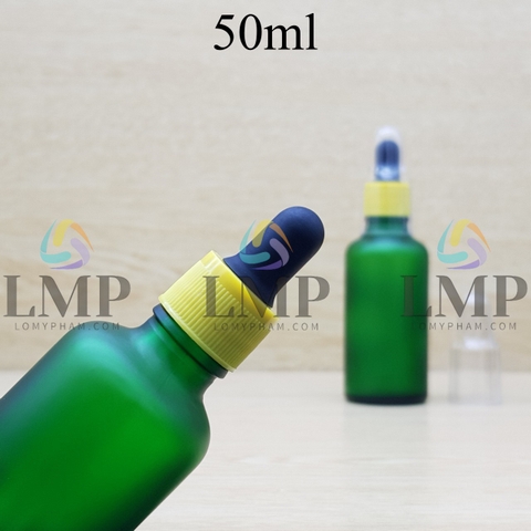 Chai tinh dầu phun mờ nắp bóp khoen nhựa sọc có nắp chụp 50ml