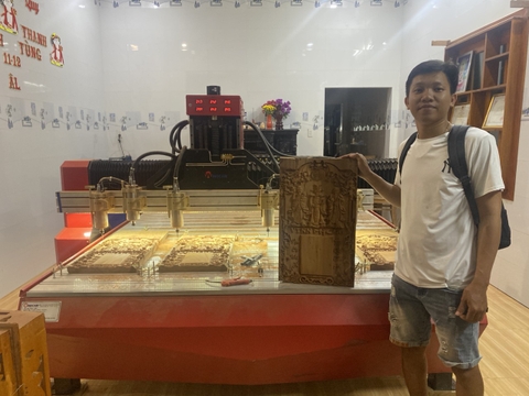 Gia công sản phẩm bằng máy CNC đục có cần đục lại bằng tay không?