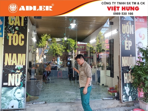 VÌ SAO NHÀ MẶT PHỐ NÊN LẮP CỬA KÍNH CƯỜNG LỰC?