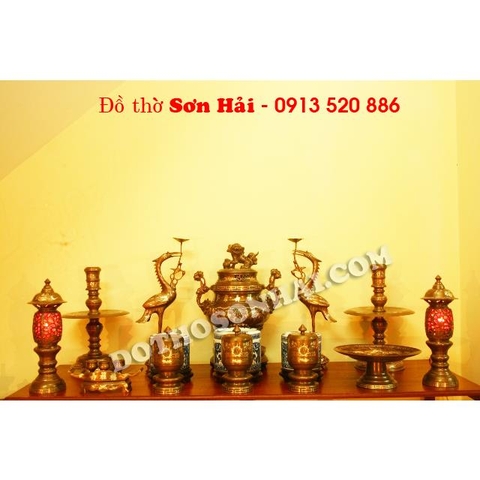 Bộ đồ thờ gia tiên bằng đồng đỏ khảm tam khí Việt Nam, đỉnh đồng cao 60cm