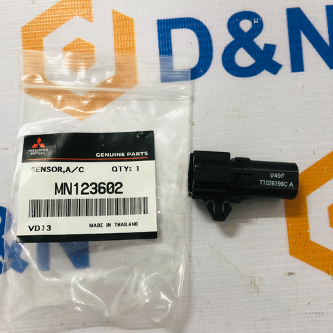 Cảm biến nhiệt độ ngoài trời Mitsubishi Triton 2008-2024, Pajero Sport 2013-2022 | MN123602