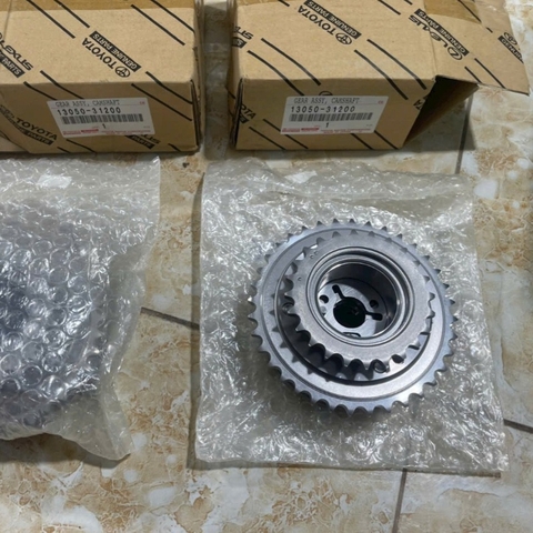 Nhông cam hút/ xả Toyota Alphard