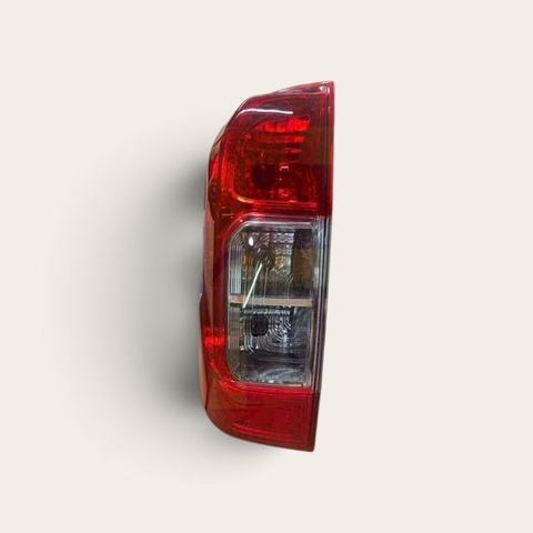 Đèn hậu Nissan Navara 2014-2020