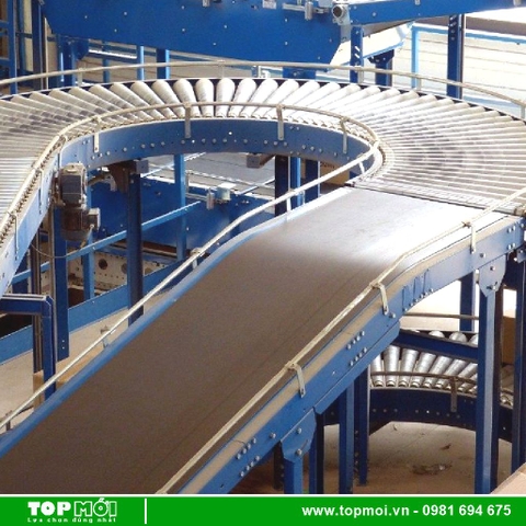 Hệ thống băng tải cong trong sản xuất Công nghiệp
