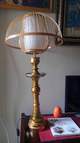 Đèn trang trí VINABT bằng gỗ tiện sơn mài trên bạc quì, chao trúc uốn và giấy dó truyền thống