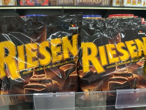 Kẹo socola đen nhân mềm Chewy Toffee hiệu Riesen - 231g