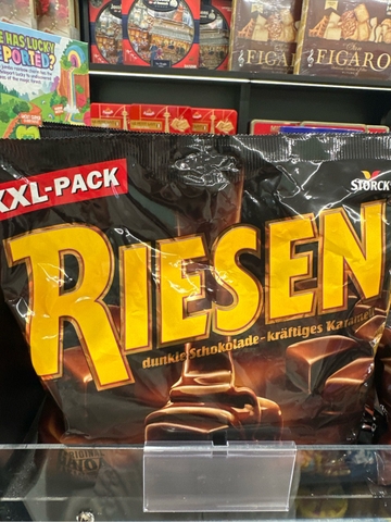 Kẹo socola đen nhân mềm Chewy Toffee hiệu Riesen - 377g