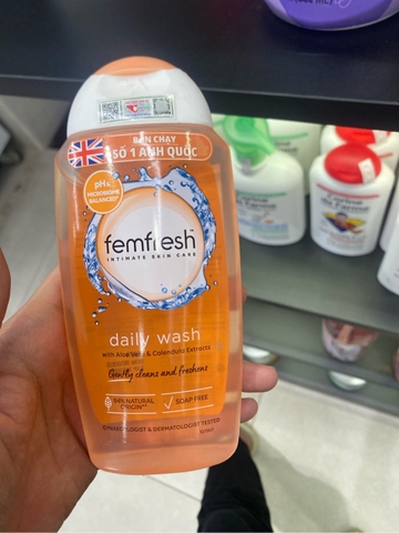 Dung dịch vệ sinh phụ nữ cao cấp hằng ngày Femfresh Intimate Skin Care Daily Wash 250ml (màu cam)
