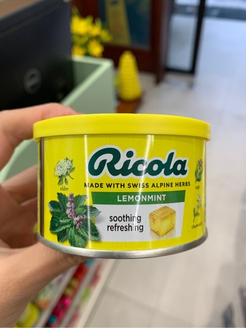 Kẹo chanh và bạc hà Swiss Herb hiệu Ricola - 100g