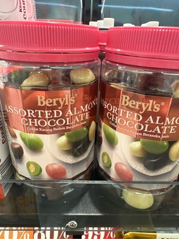 Sô cô la Beryls 370g Assorted Almond