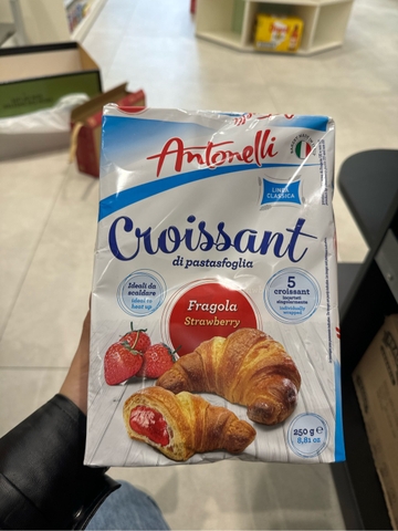 Bánh sừng bò nhân vị dâu Antonelli Croissant Strawberry 250g