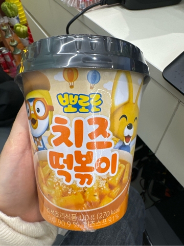Bánh gạo sốt phô mai Pororo (có kèm nước sốt)-PORORO CUP TTEOKBOKKI (CHEESE), 110g/ly x 32 ly/thùng x 150 thùng