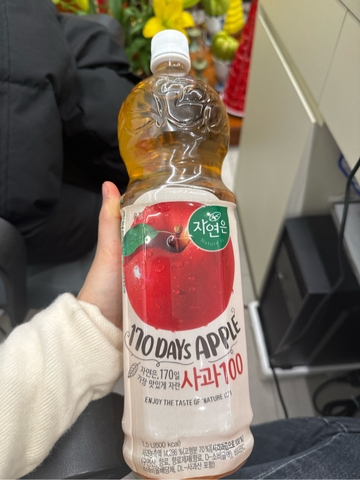 Nước táo Woongjin (1500ml)