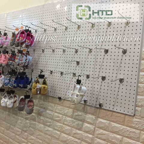 Kệ trưng bày giày dép trẻ em gắn tường