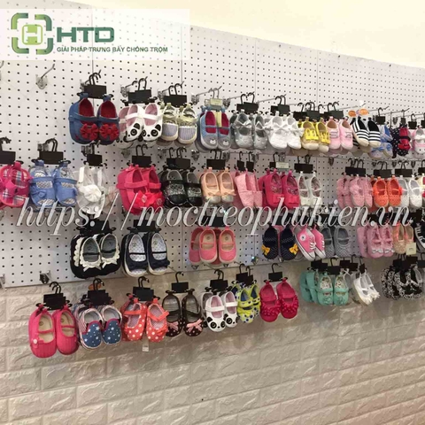 Kệ trưng bày giày dép trẻ em gắn tường