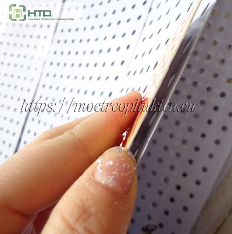 Tấm thép đục lỗ cài móc treo