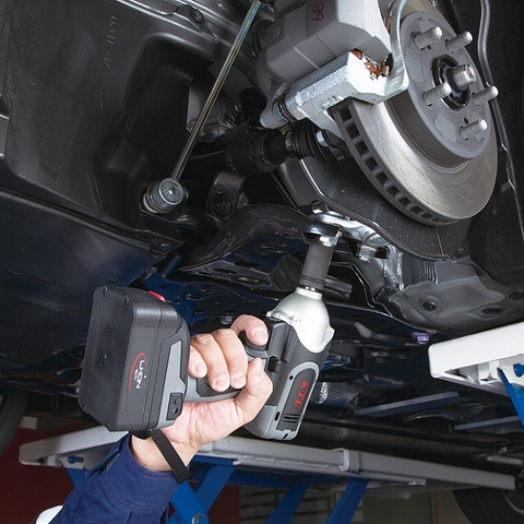 Súng bắn bu lông pin KTC JTAE411A