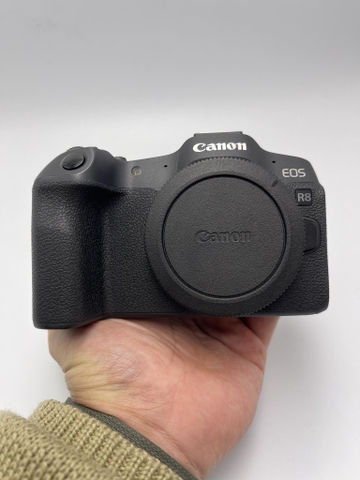 Canon EOS R8