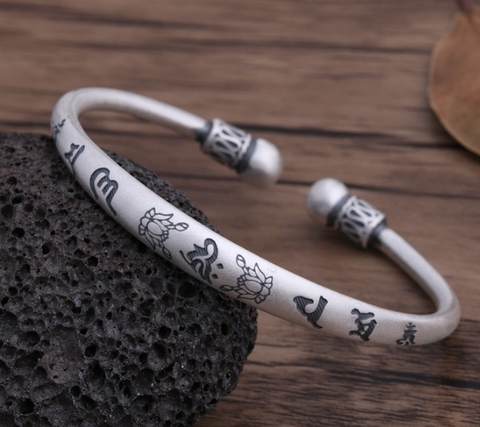Vòng Tay Khắc Om Mani Padme Hum - Song Ngư - VT335