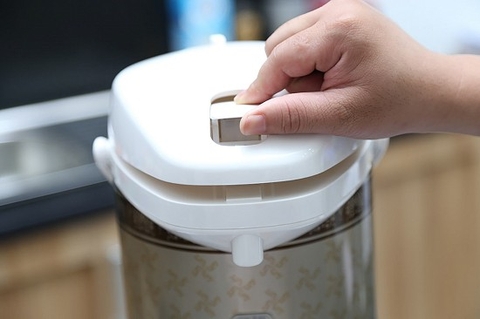 Bình thủy điện Sharp KP-36SV