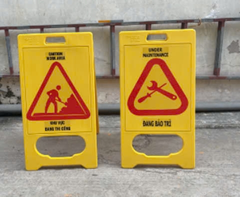 Biển báo chữ A màu vàng NQ0103 (560x1000)