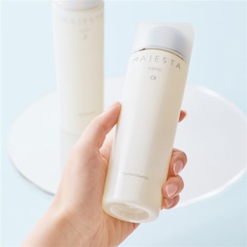 Nước dưỡng và làm sạch tế bào da chết Naris Majesta Conc