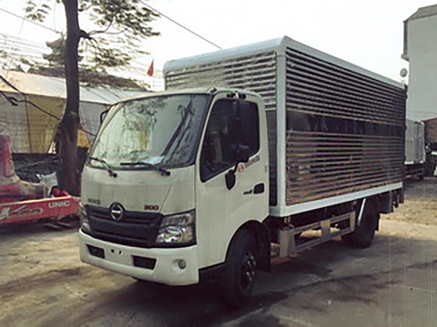 Ô tô tải thùng kín nâng hạ HINO XZU720L-HKFRL3/CKGT-TKNH