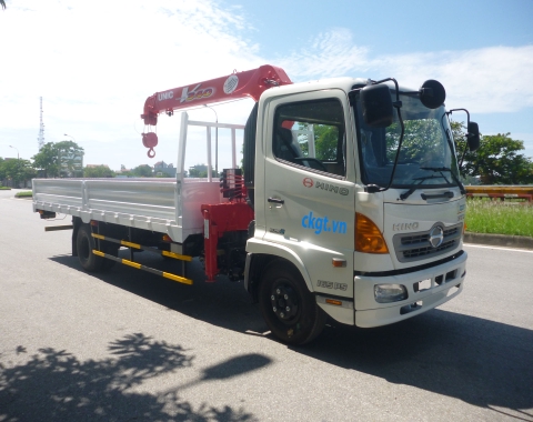 Ô tô tải Hino FC9JLSW gắn cẩu UNIC, 3 tấn 4 đốt