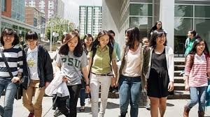 ĐI DU HỌC HAY HỌC TRƯỜNG QUỐC TẾ TẠI VIỆT NAM?