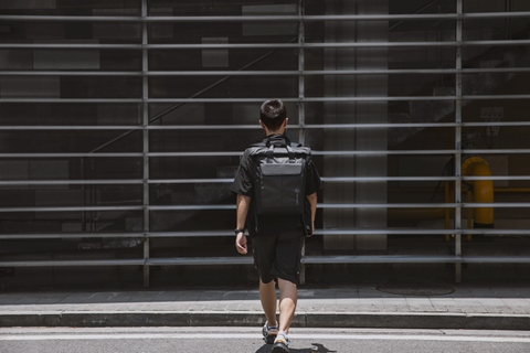 TÚI ĐEO CHÉO TOMTOC (USA) URBAN SHOULDER BAGS FOR ULTRABOOK 15″ BLACK