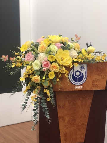 Hoa lụa-Hoa trang trí bục phát biểu mẫu 15