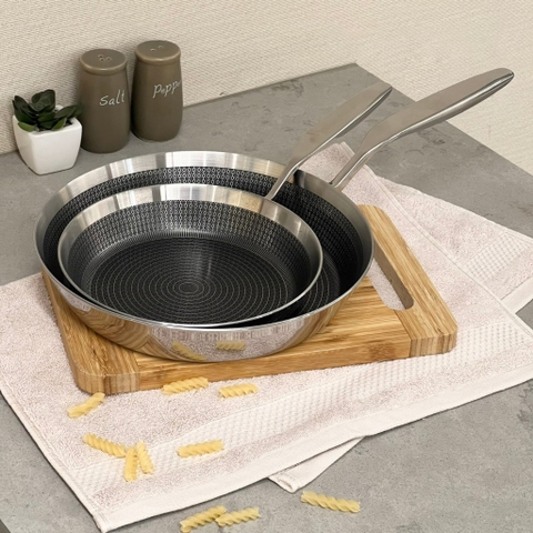 Chảo hoa văn nổi đáy liền Kaiyo 24cm