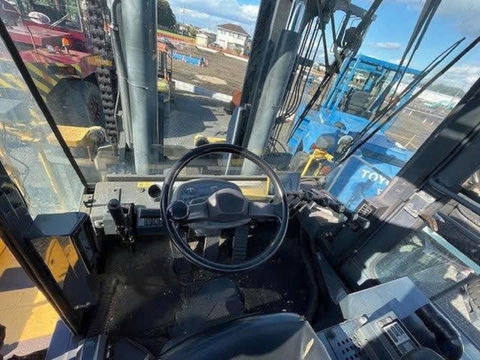 Xe nâng 25 tấn Komatsu FD250-7 đời 2013 – Giá tốt