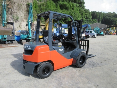 Xe nâng 2,5 tấn càng gật gù lốp kép model: 02-8FD25