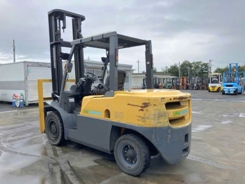 Xe Nâng 5 Tấn Cũ – Lựa Chọn Tiết Kiệm Và Hiệu Quả Cho Doanh Nghiệp