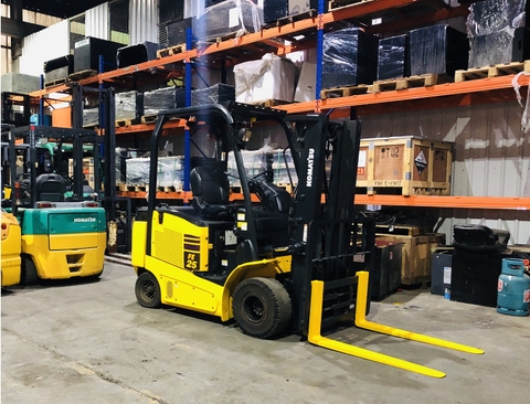 xe nâng điện 2.5 tấn komatsu