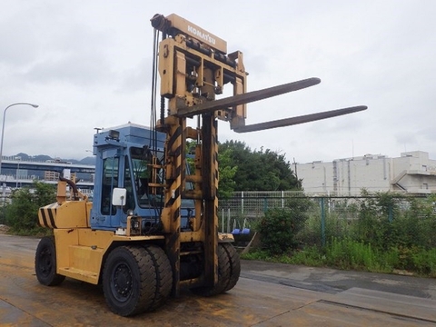 Xe Nâng Cũ 12 Tấn Hãng Komatsu FD120-8 Sản xuất 2010