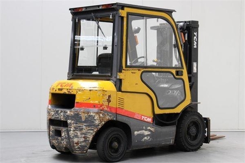 Xe nâng động cơ dầu 2,5 tấn chui công