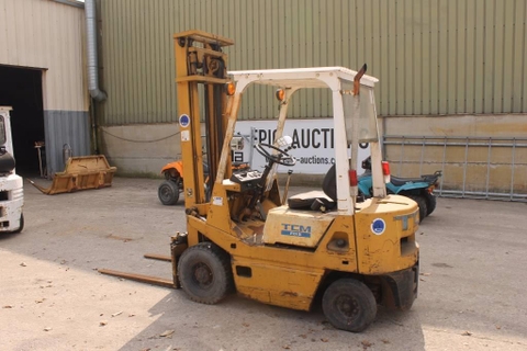Xe nâng động cơ dầu 1,5 tấn dịch giá