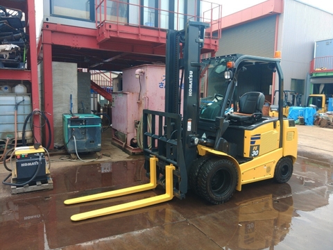 Xe Nâng Điện 3 Tấn Cũ Komatsu FE30-1 Sản xuất 2018