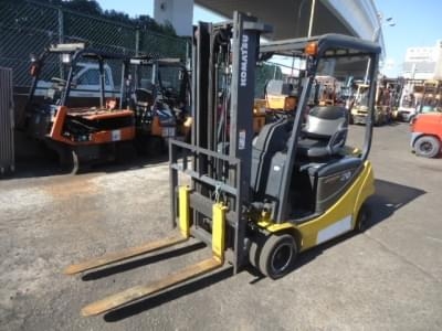 Xe nâng Äiá»n 2 tấn Komatsu ngá»i lái