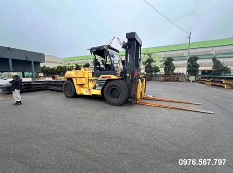 xe nâng cũ 20 tấn