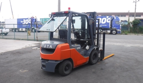Xe Nâng cũ 2,5 tấn 8FDL25 - 31476