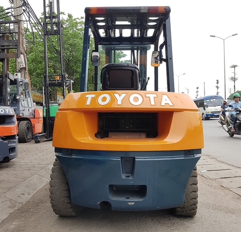 Xe Nâng Hàng 3,5 Tấn Toyota Càng Gật Gù